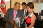 Sharks MOS2 - President of Costa Rica, Mr Luis Guillermo Solís being presented with a copy of "Survival: Saving Endangered Migratory Species" by Ms. Melanie Virtue, CMS Secretariat© IISD